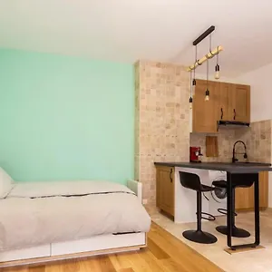 Cosy Full Heart Of , París Francia